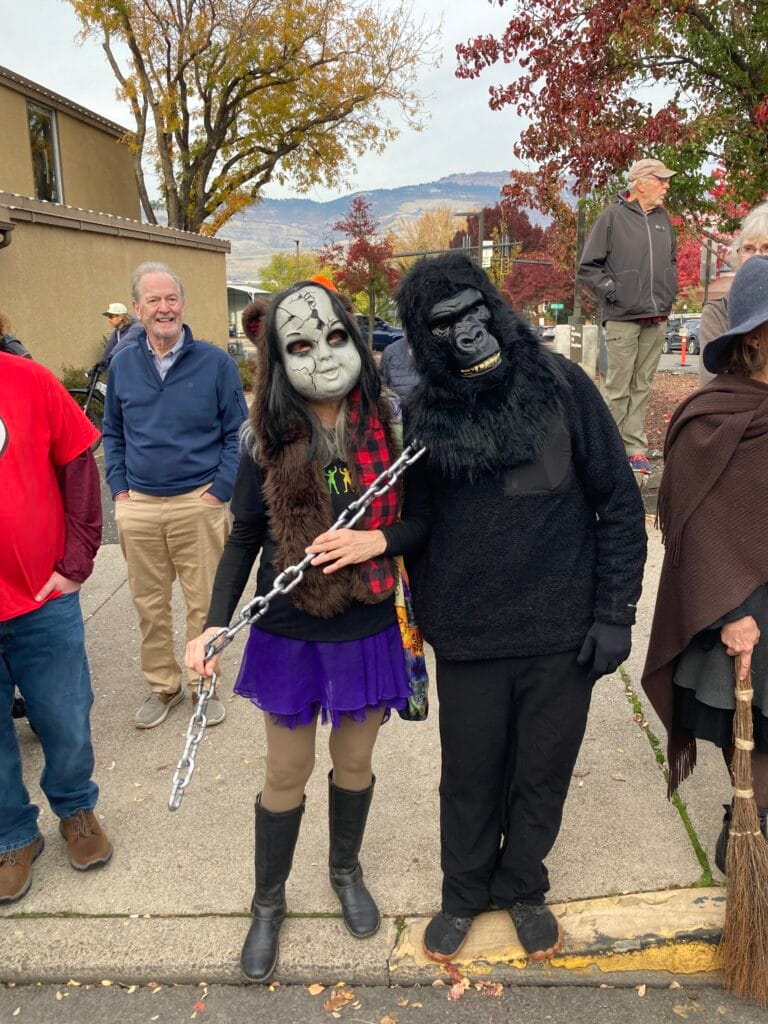 Ashland Children's Halloween parade 2025 - on a chain.
