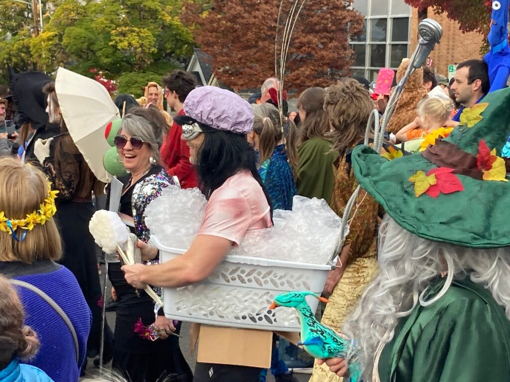 Ashland Children's Halloween parade 2025 - a very creative mobile bathtub!