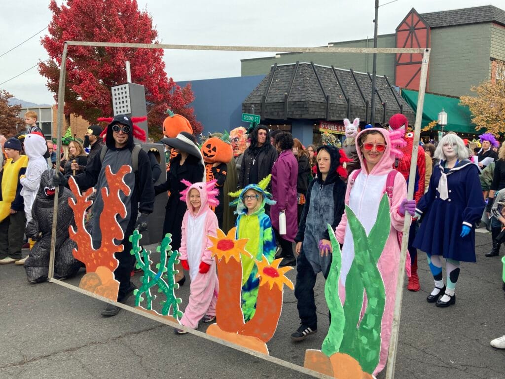 Ashland Children's Halloween parade 2025 - family in an aquarium.