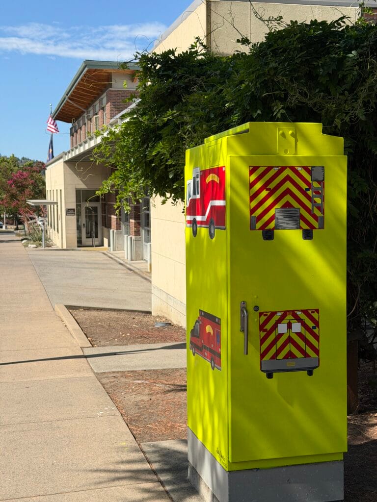 Completed traffic signal box: "Fire Engine and Ambulance." Artist Glory Nylander, with help painting from 9 children and 11 adults